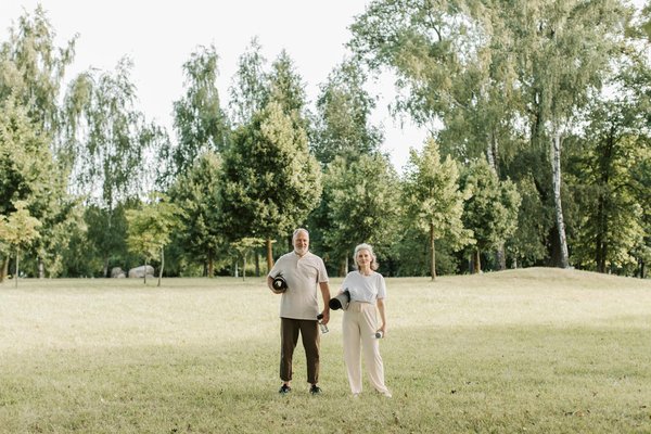Intégrer la Relaxation Musculaire : Guide Pratique pour les Seniors Souffrant de Douleurs Chroniques